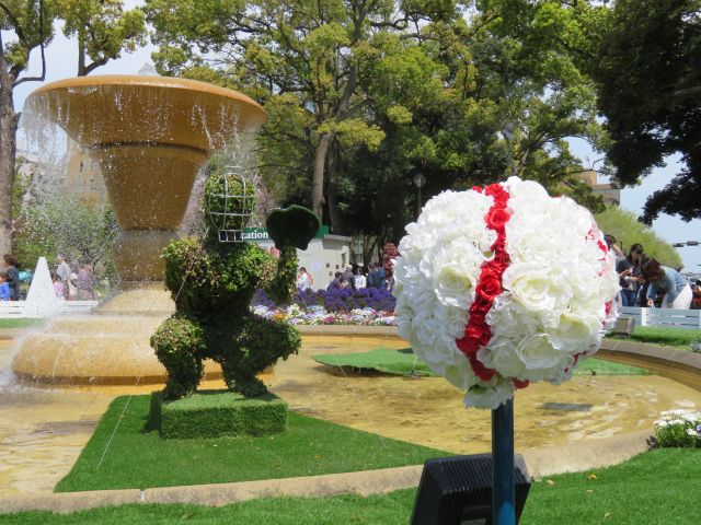 17年スタジアム巡り 4 15横浜スタジアムその２ 横浜公園の噴水もボールパーク仕様 スタジアムの中心に ﾟdﾟ ｳﾏｰ と叫ぶブログ